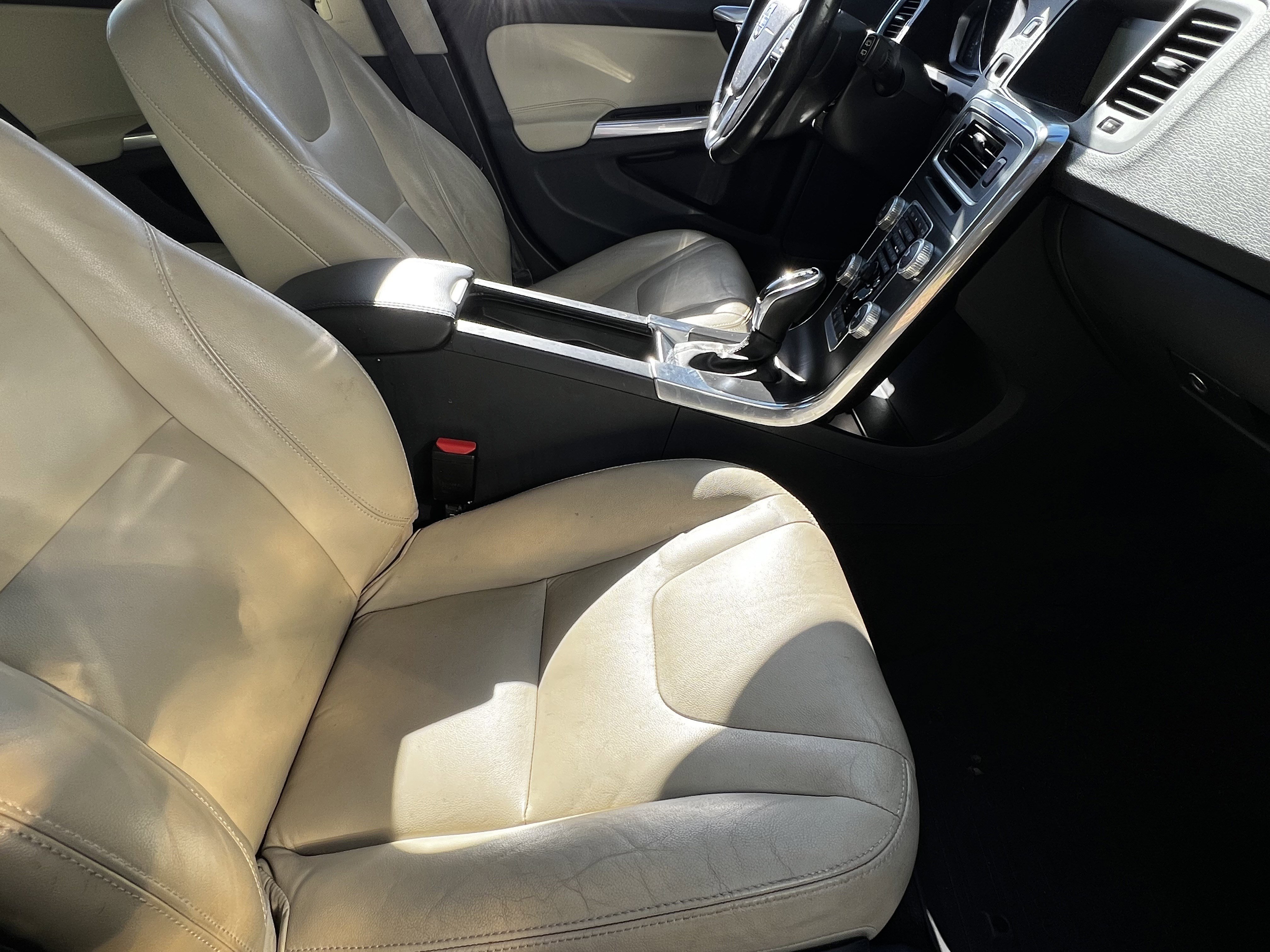 Used 2016 Volvo V60 T5 Premier w/ Convenience Package image 45