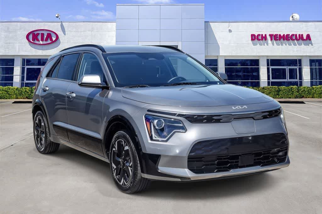 Certified 2024 Kia Niro Wind FWD image 3