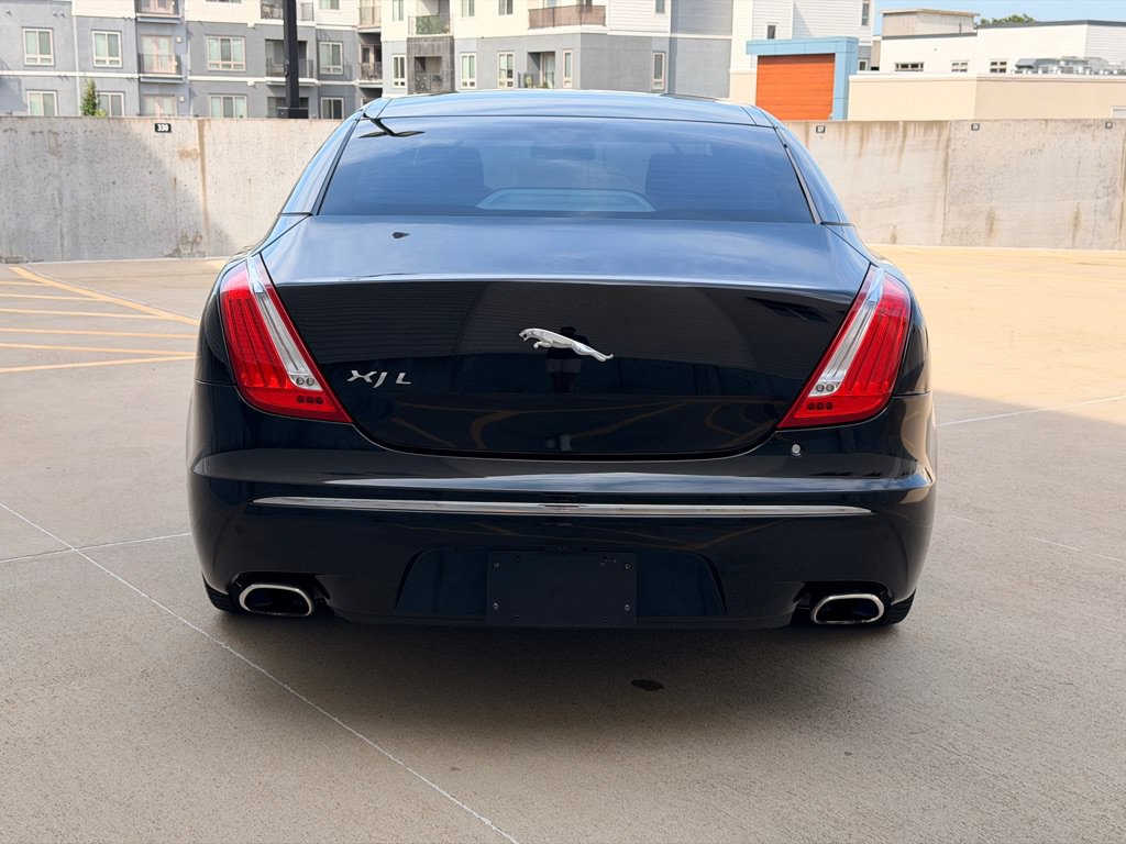 Used 2011 Jaguar XJ L RWD image 4