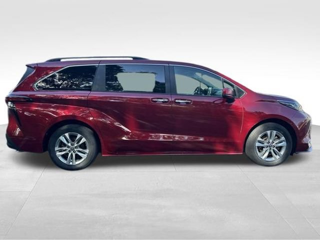 Used 2022 Toyota Sienna XLE w/ XLE Plus Package AWD/4WD image 7