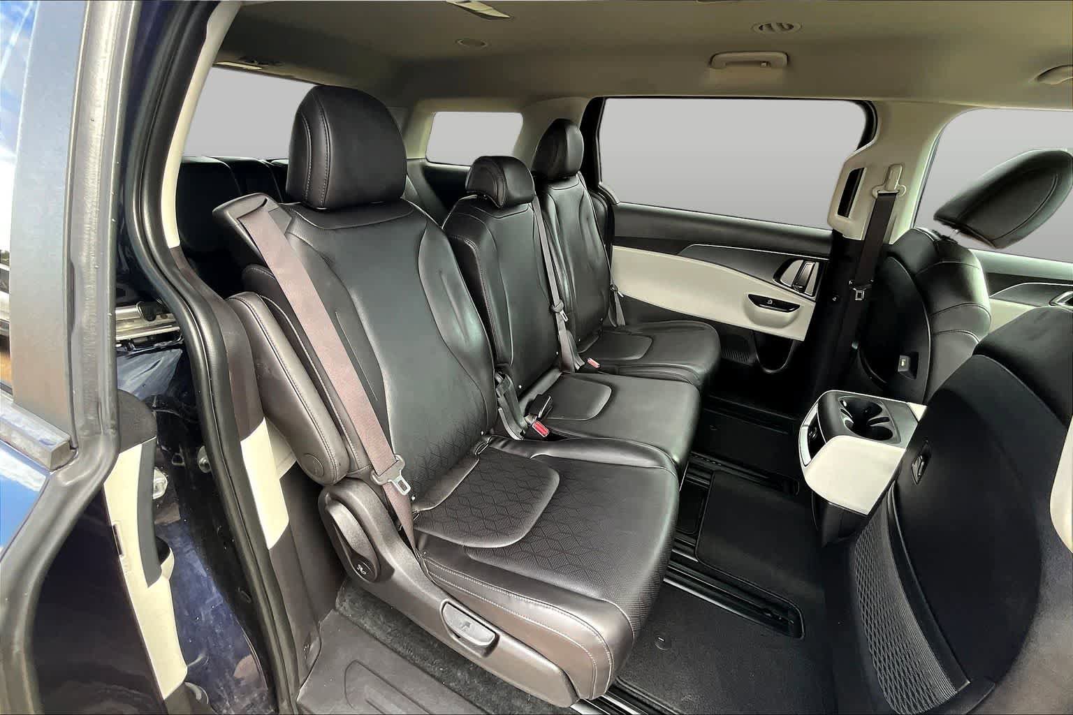 Used 2024 Kia Carnival LX FWD image 19