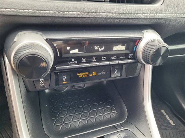 Used 2019 Toyota RAV4 LE image 18