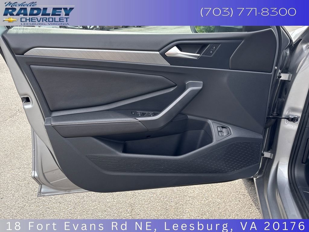 Used 2024 Volkswagen Jetta SE FWD image 12