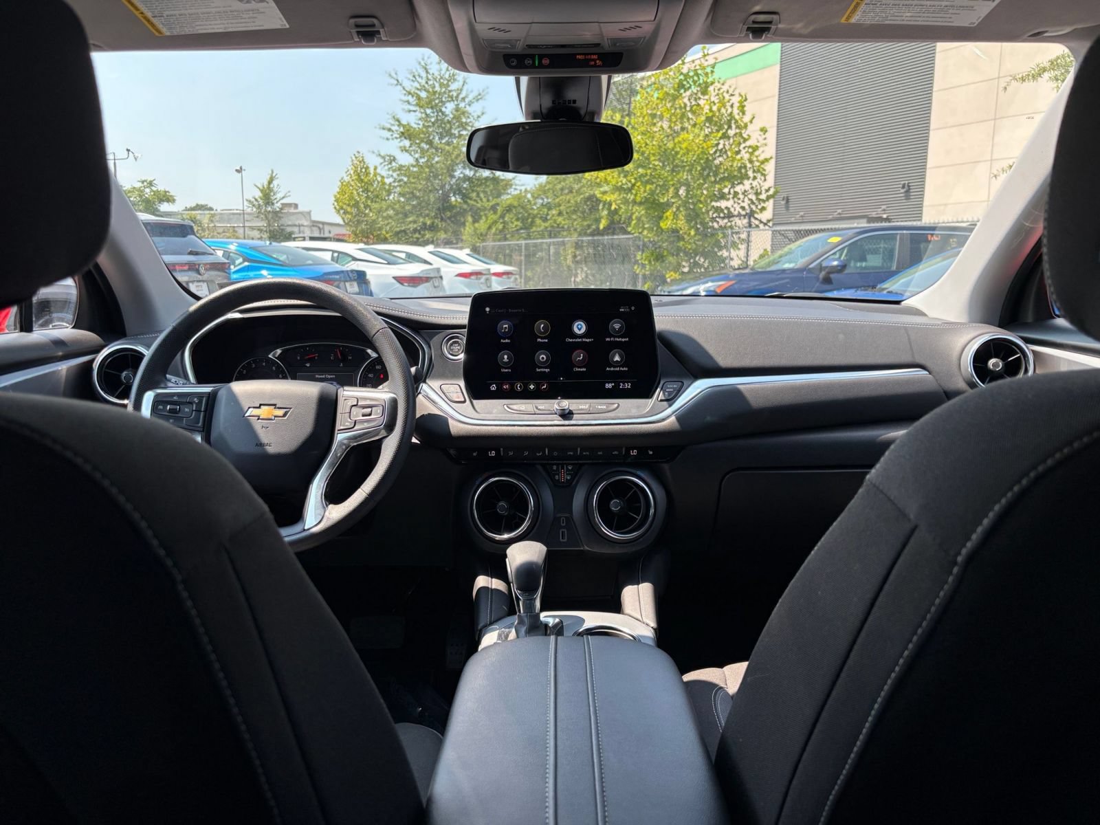 Used 2025 Chevrolet Blazer LT FWD image 34