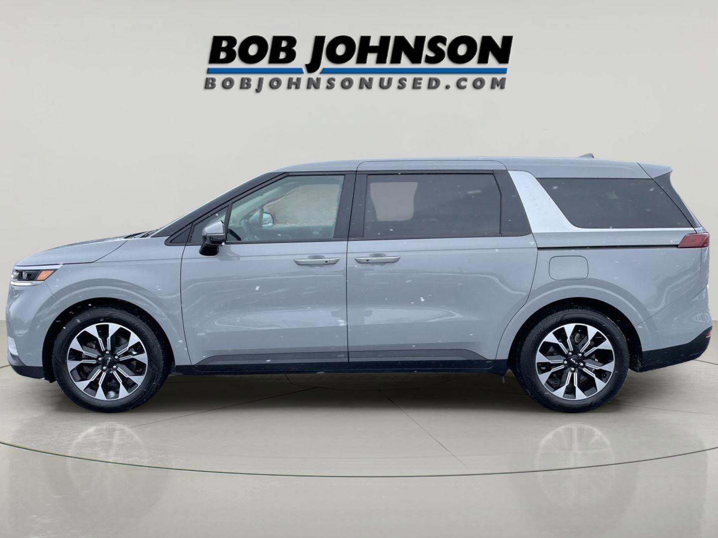 Used 2023 Kia Carnival EX image 4