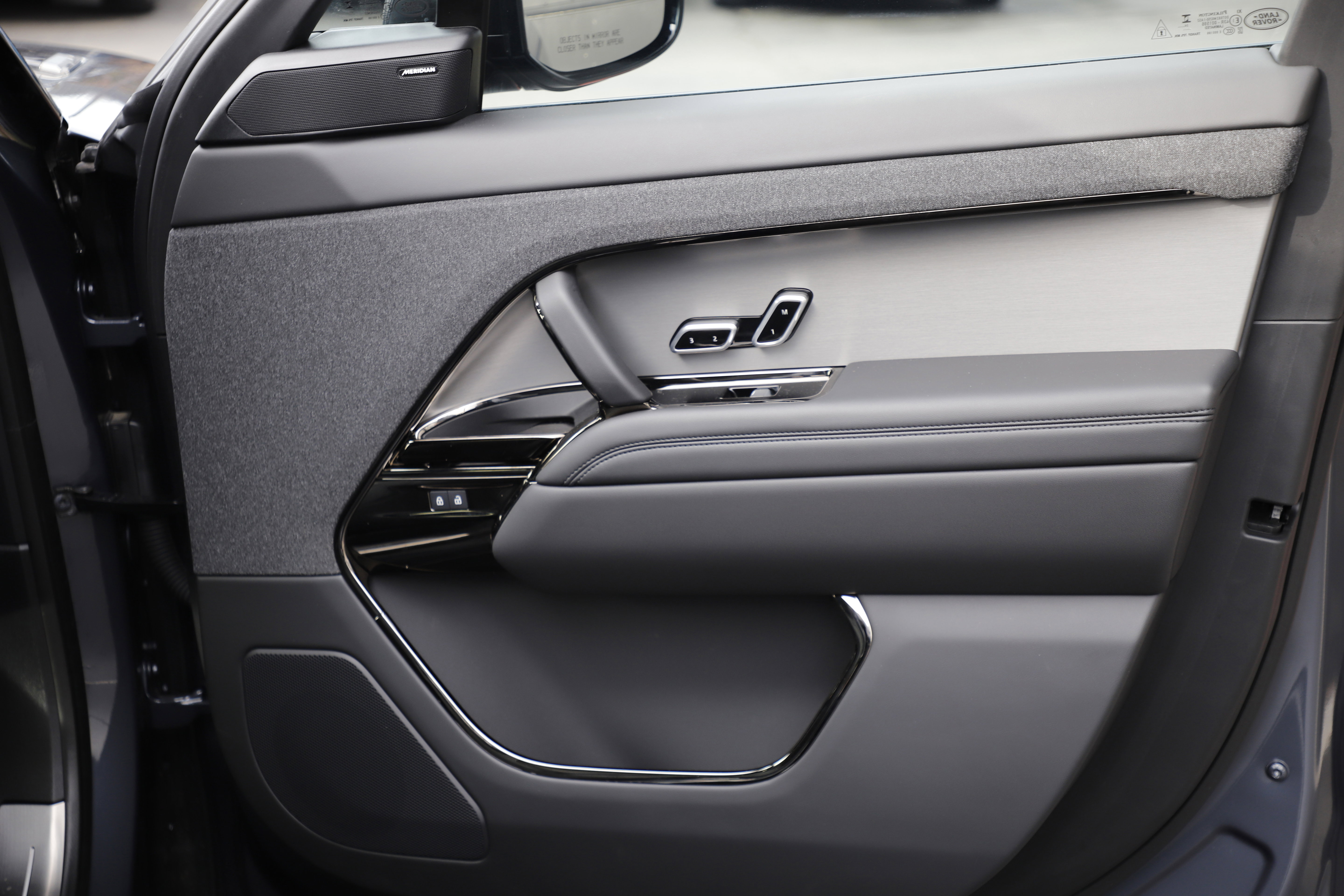 Certified 2025 Land Rover Range Rover Sport image 9