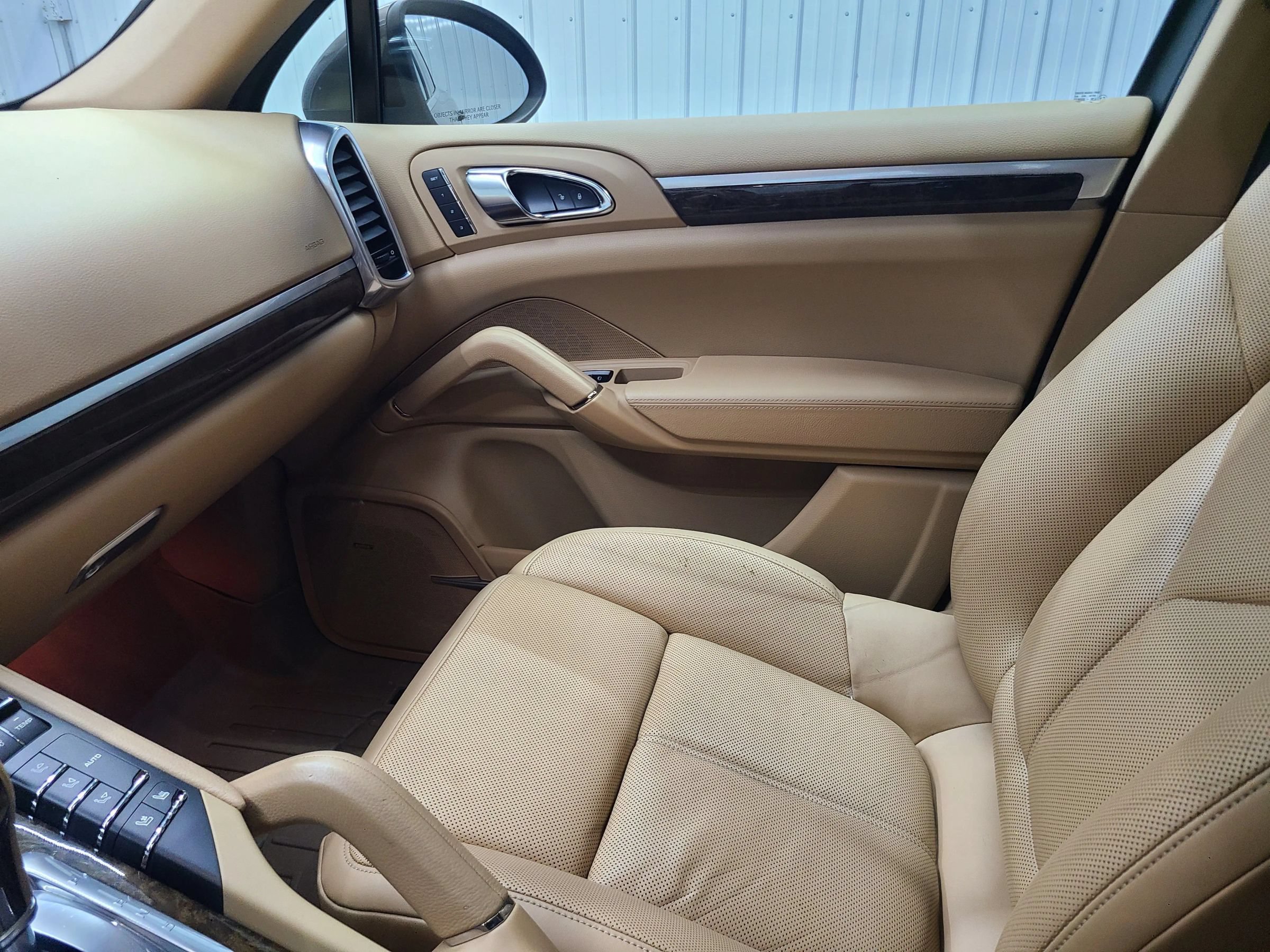 Used 2013 Porsche Cayenne Diesel AWD/4WD image 25