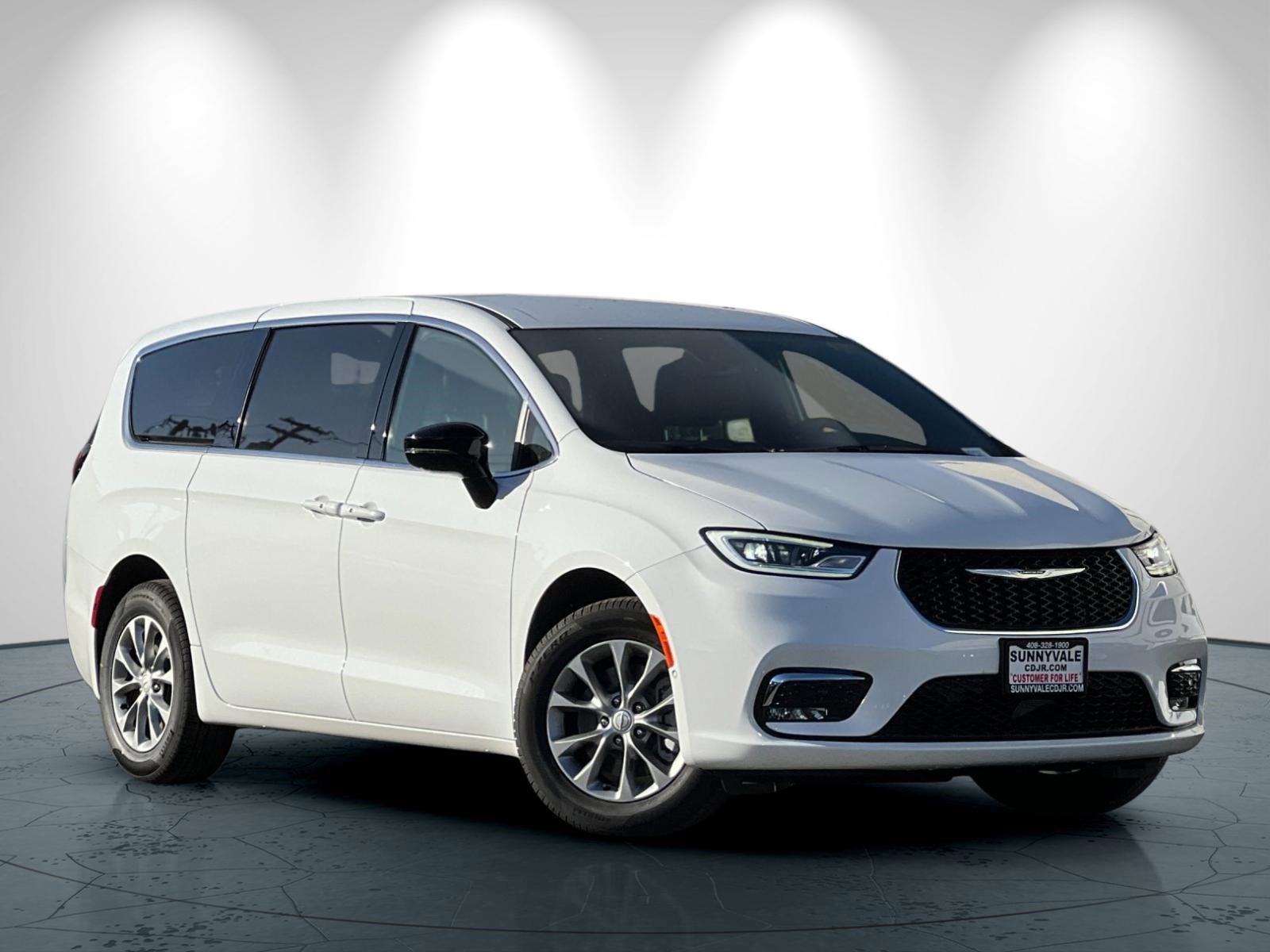 New 2026 Chrysler Pacifica Select image 2