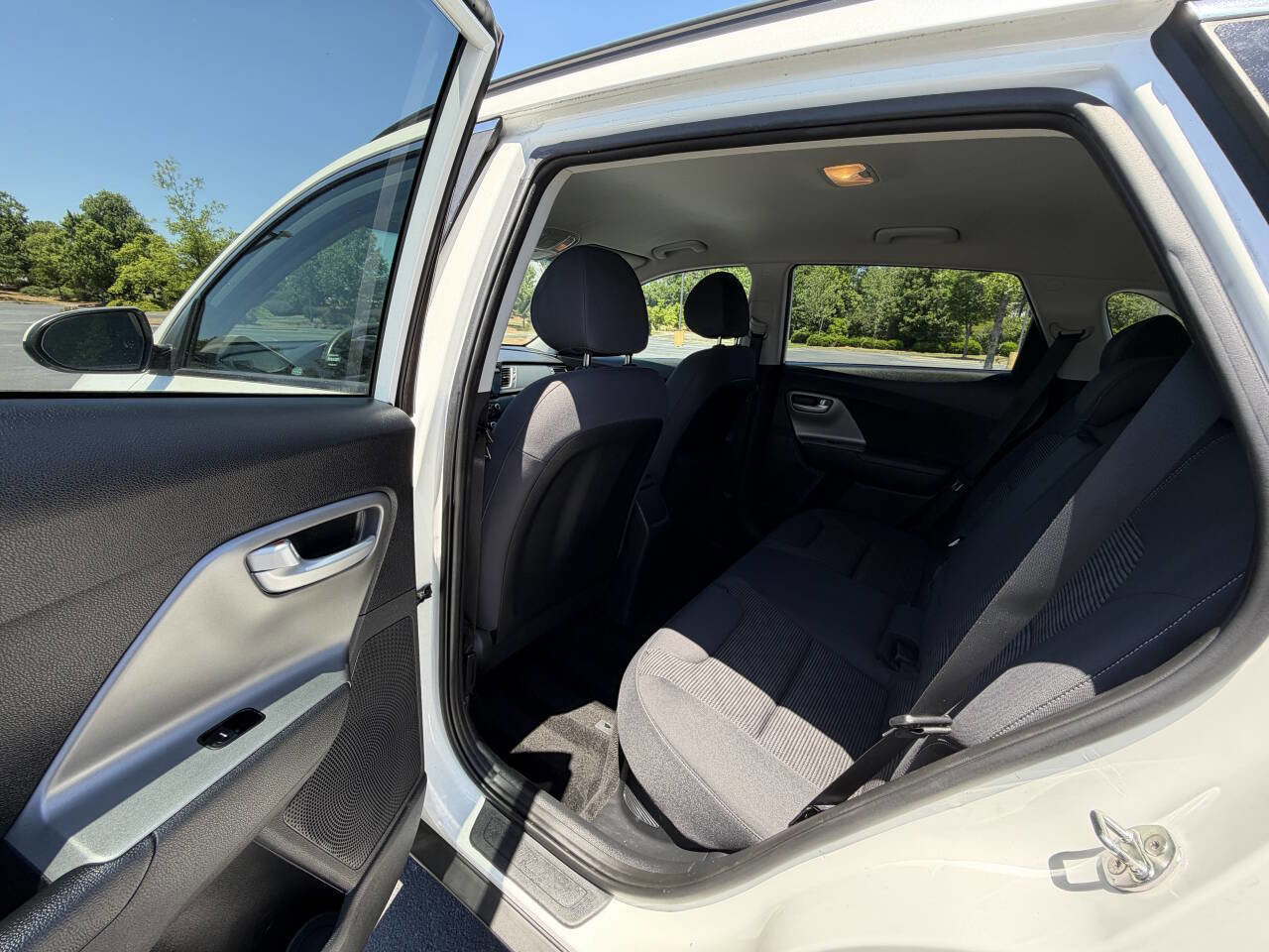 Used 2018 Kia Niro LX FWD image 13