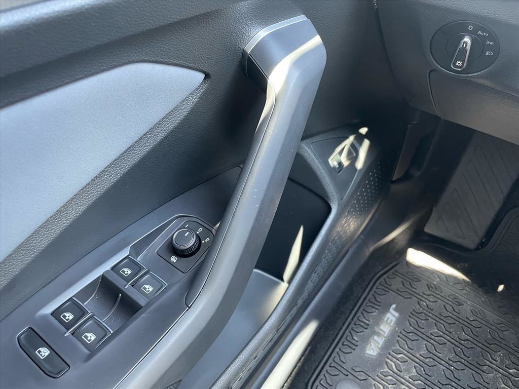 New 2026 Volkswagen Jetta SE FWD image 17