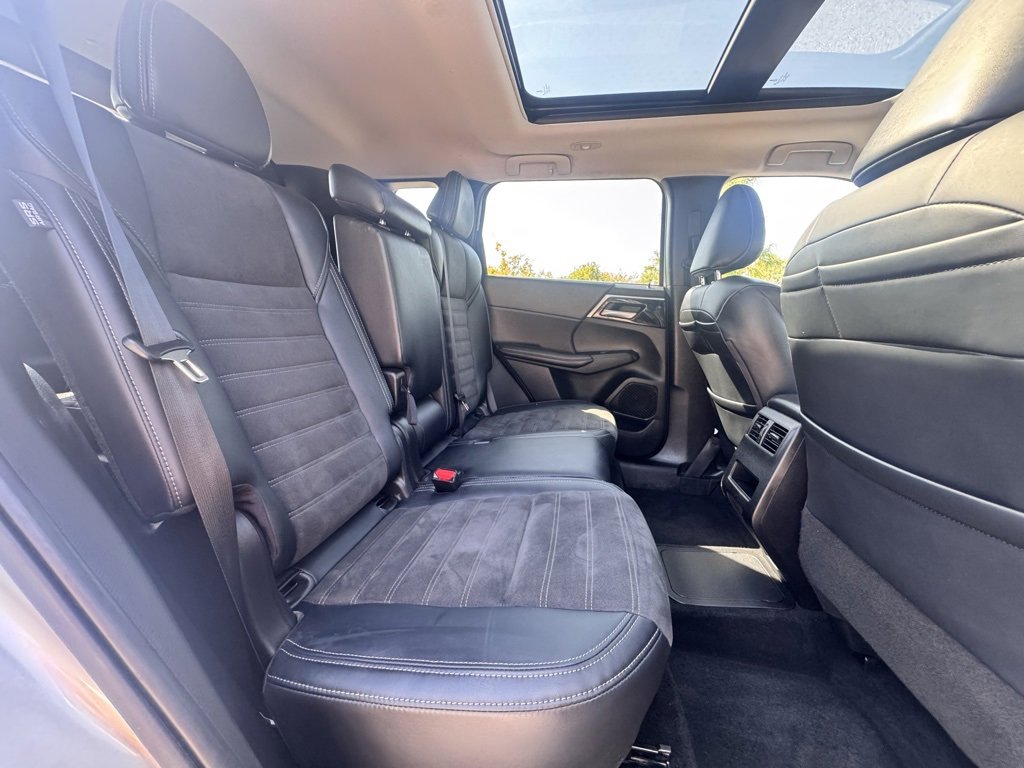 Used 2023 Mitsubishi Outlander 4WD image 27