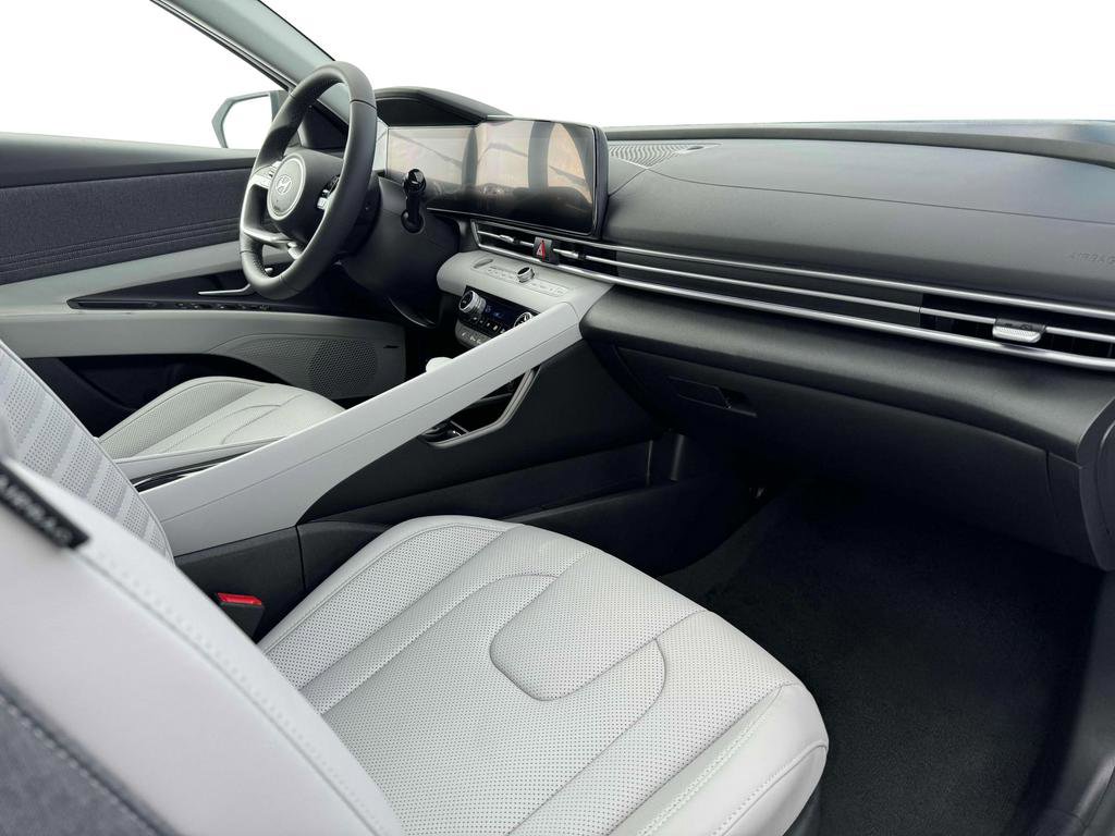 New 2025 Hyundai Elantra Limited FWD image 16