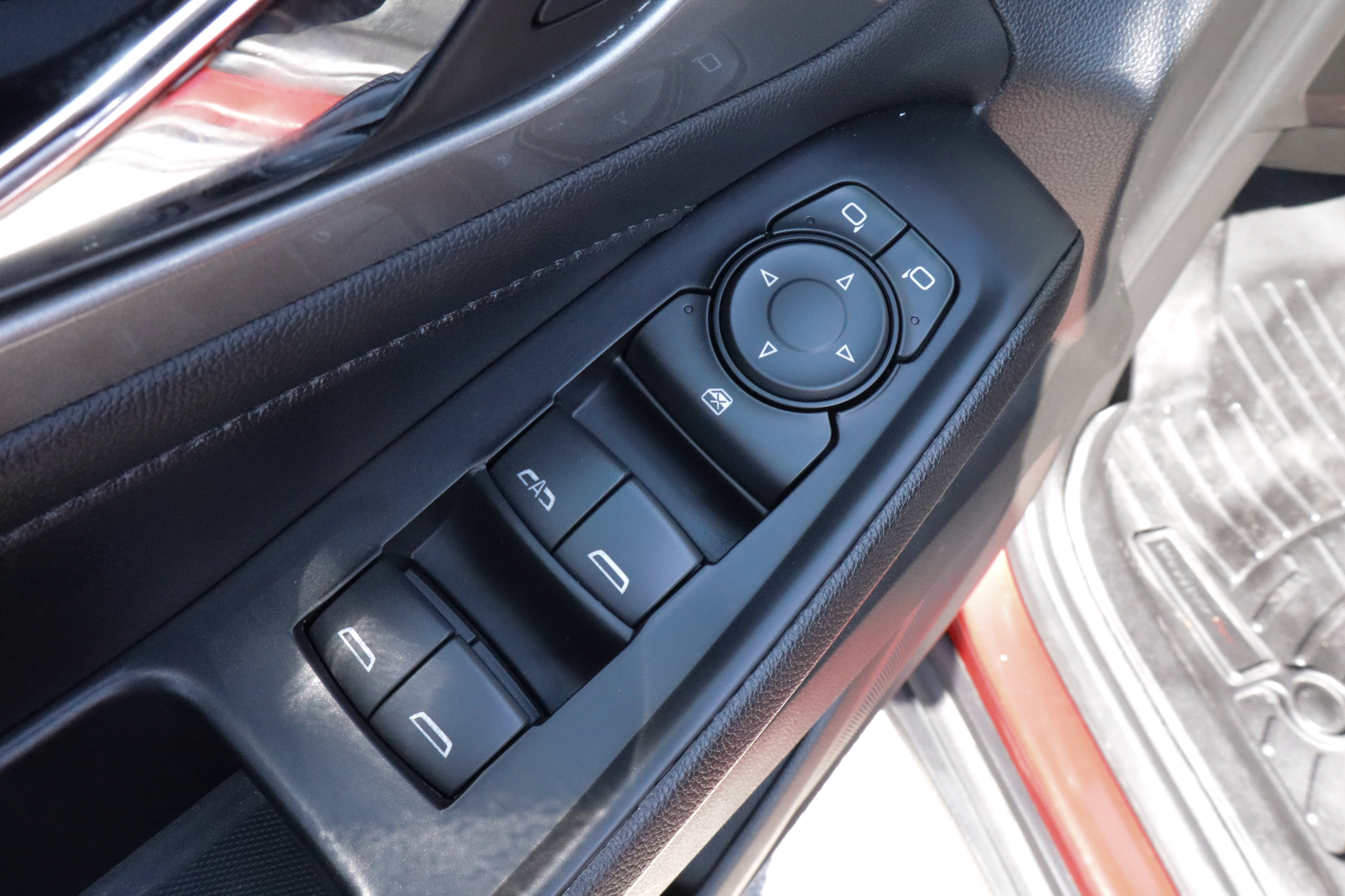 Used 2023 Chevrolet Traverse LT FWD image 14