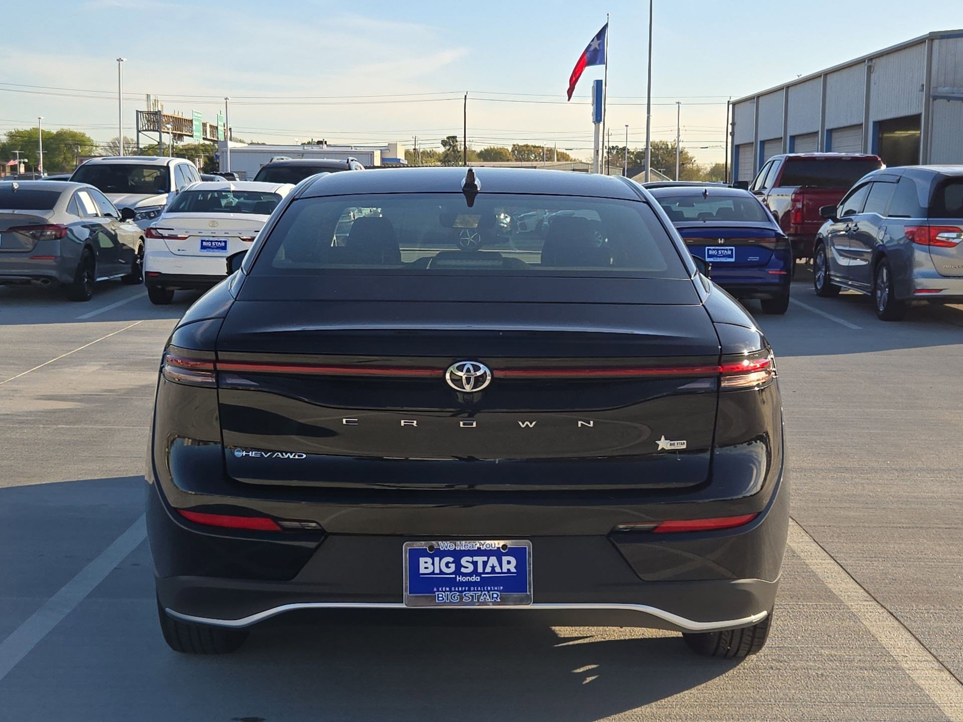 Used 2025 Toyota Crown XLE AWD/4WD image 5