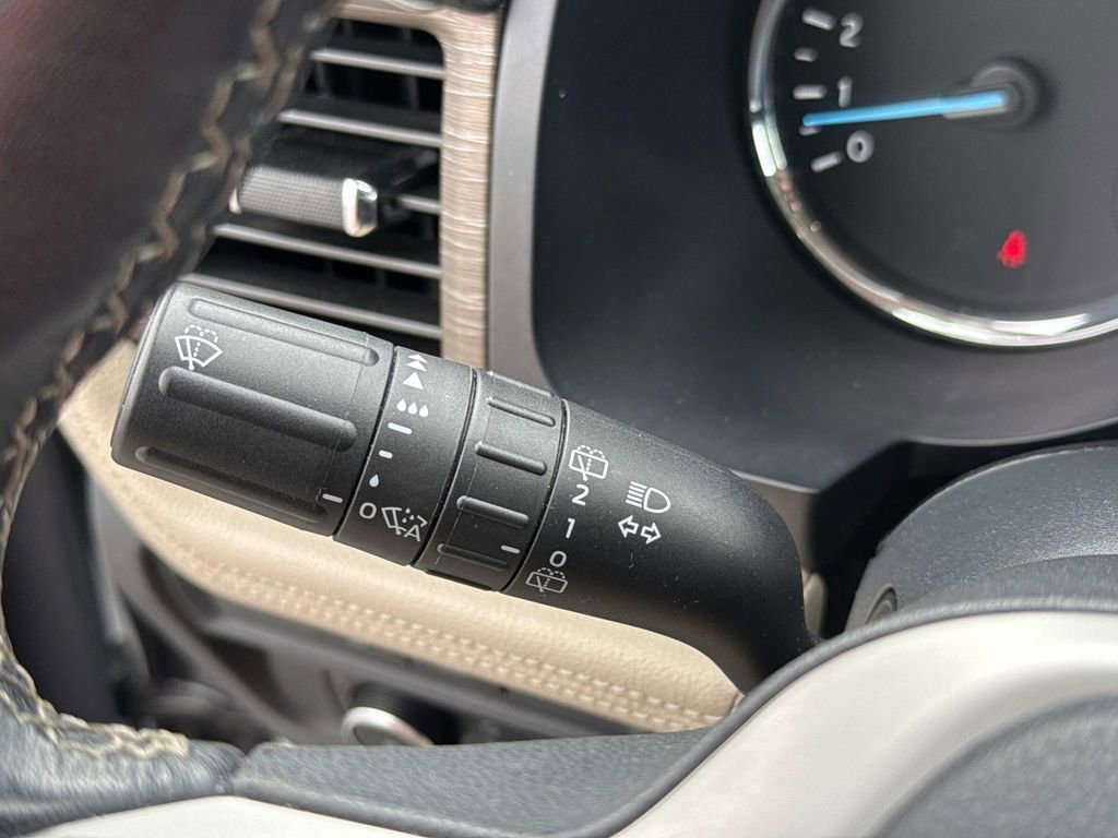 Used 2024 Ford Expedition Limited image 43