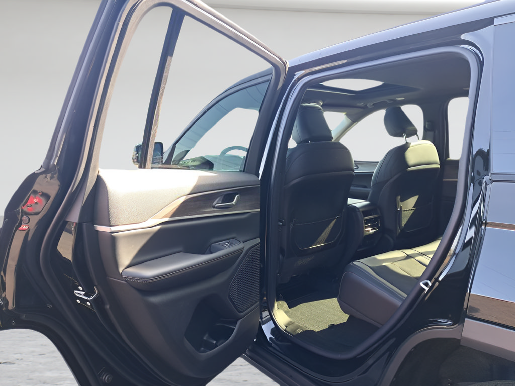 New 2026 Jeep Grand Cherokee Altitude AWD/4WD image 11