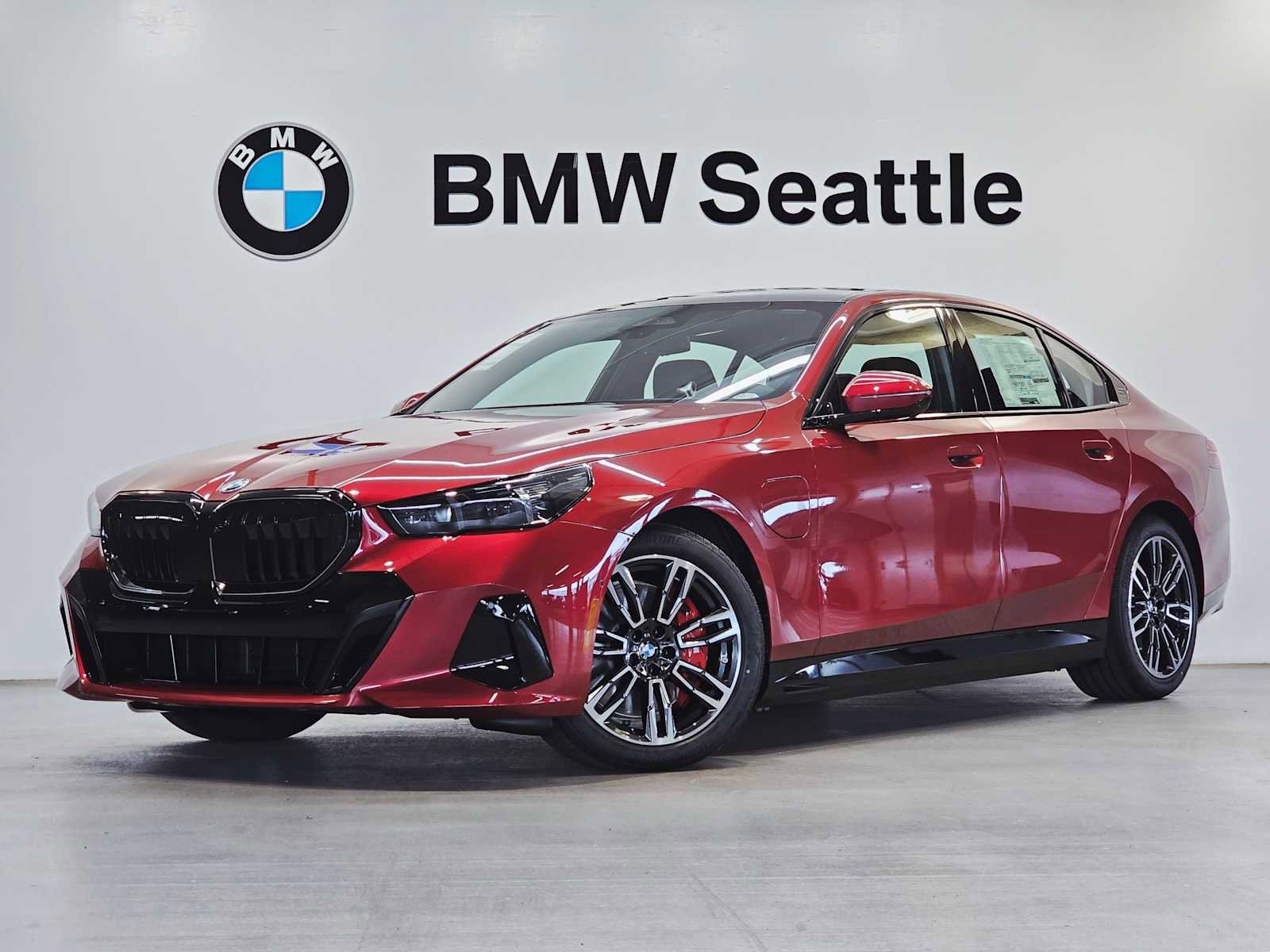 New 2026 BMW 550e xDrive w/ Premium Package image 1