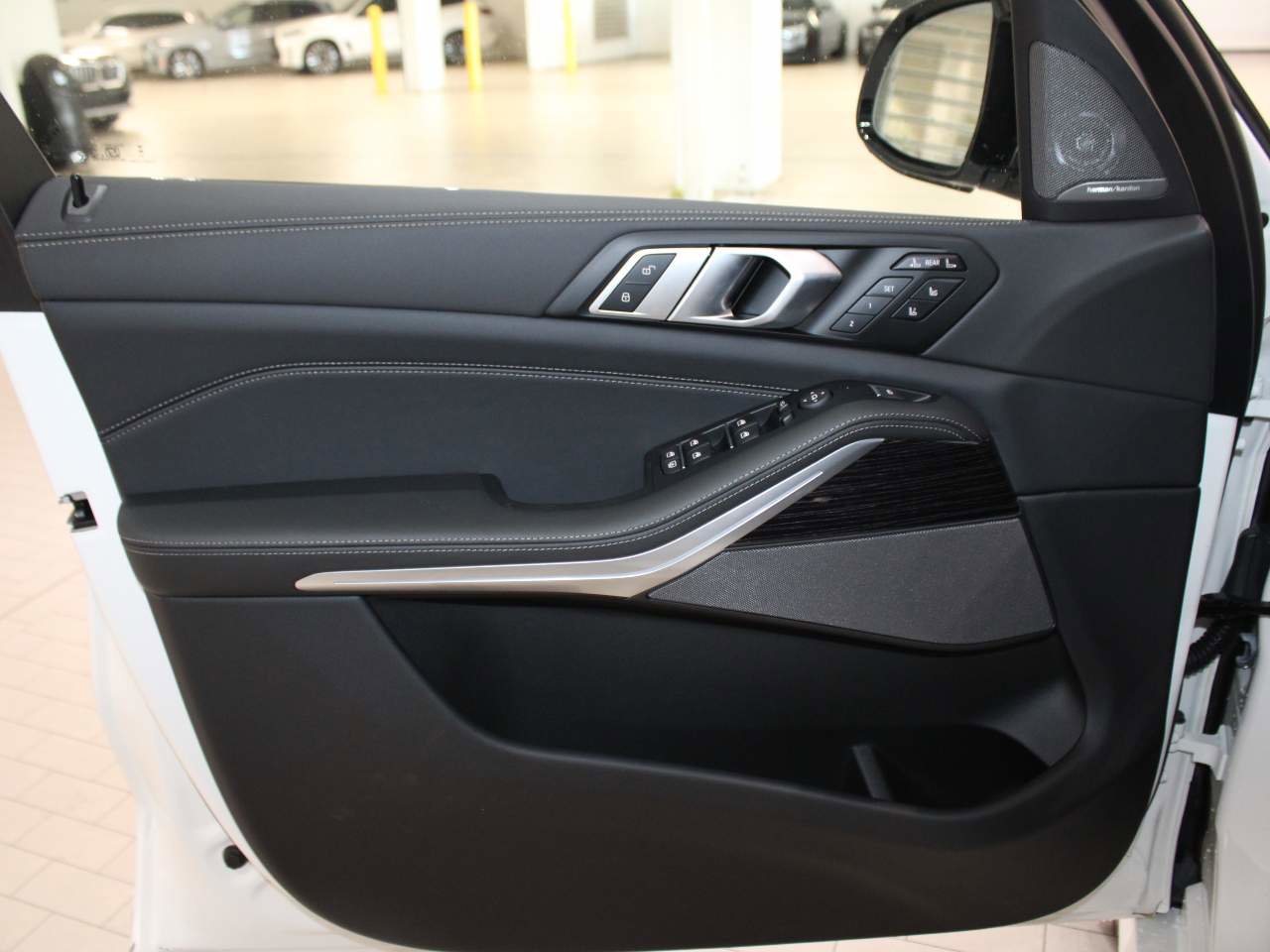 New 2026 BMW X7 M60i image 10