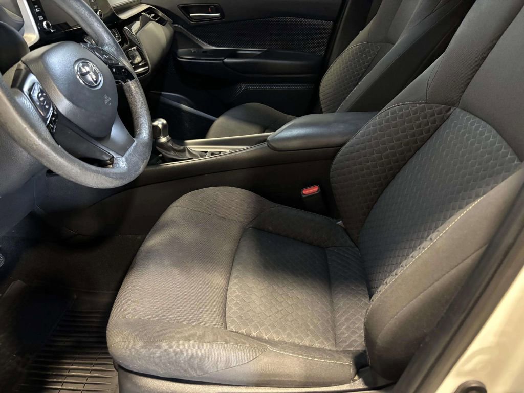 Used 2020 Toyota C-HR LE FWD image 12
