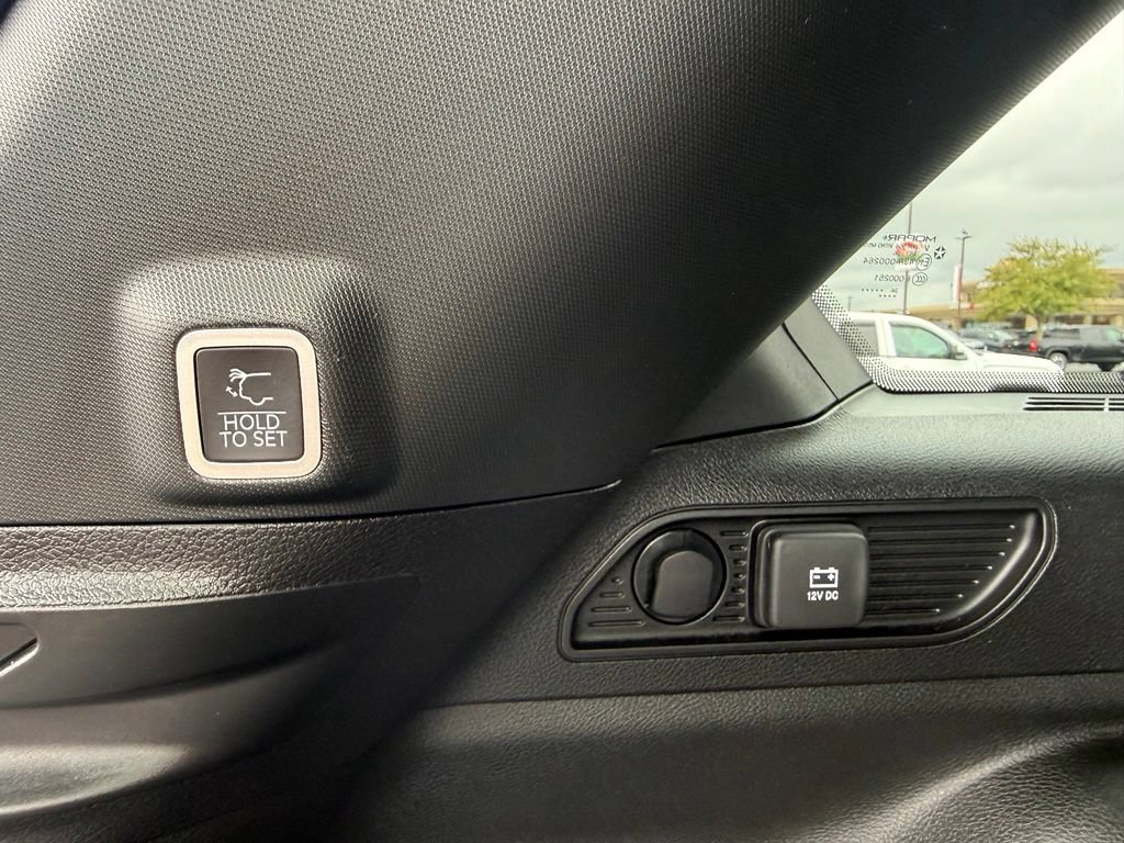 Used 2025 Jeep Grand Cherokee Laredo X w/ Luxury Tech Group I AWD/4WD image 7