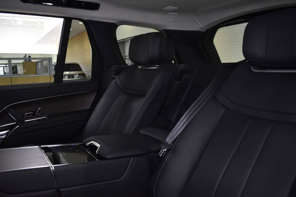 Used 2025 Land Rover Range Rover Autobiography image 45