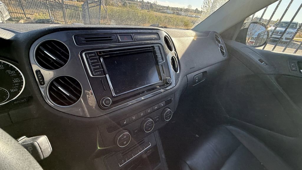 Used 2017 Volkswagen Tiguan SEL AWD/4WD image 5
