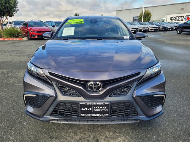 Used 2023 Toyota Camry SE image 2