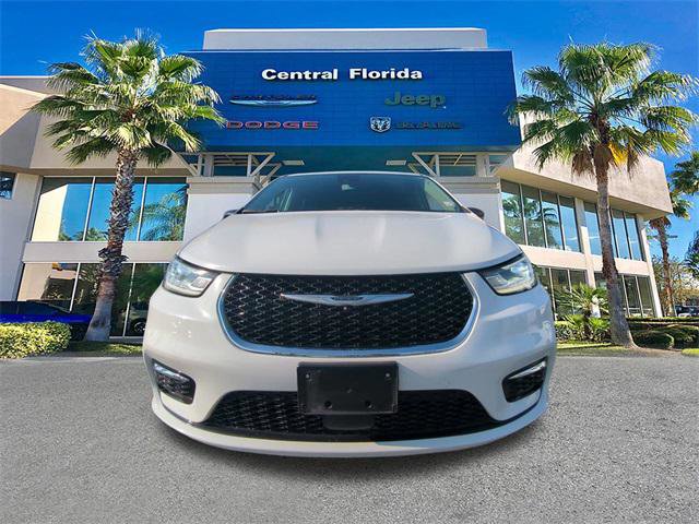 Certified 2024 Chrysler Pacifica Touring-L image 3