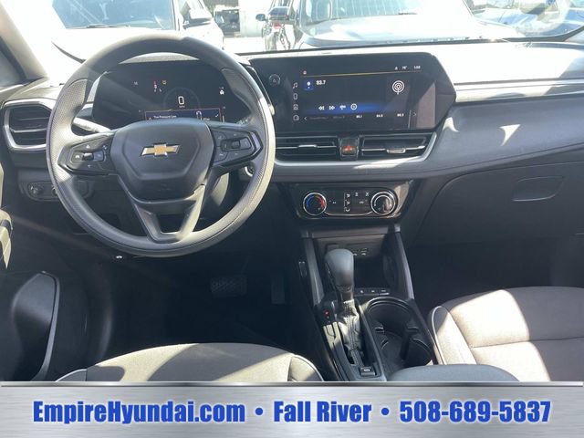 Used 2025 Chevrolet TrailBlazer LT AWD/4WD image 14