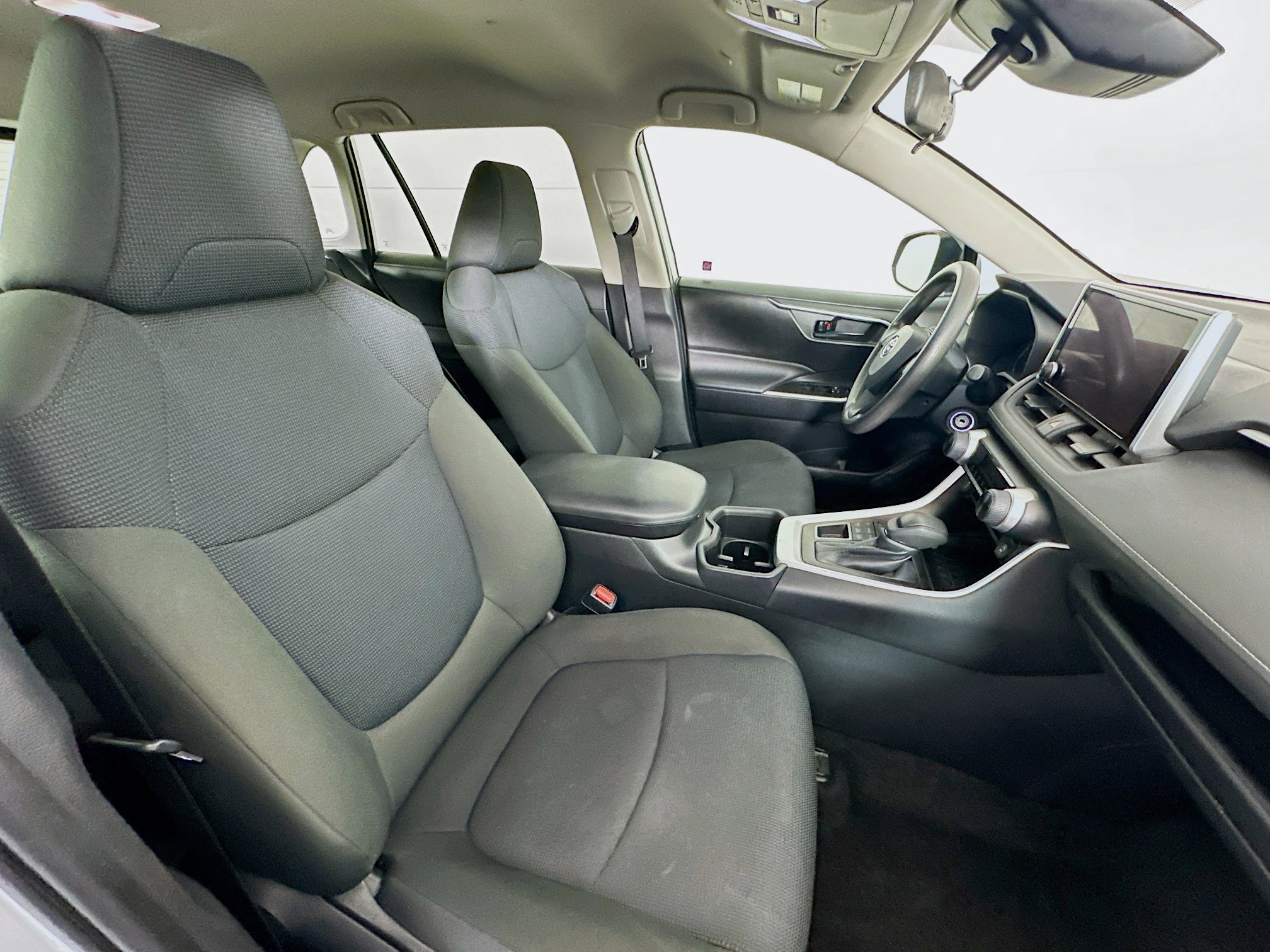 Used 2024 Toyota RAV4 LE image 28