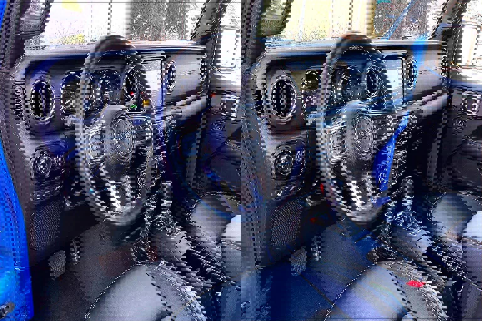 Used 2022 Jeep Wrangler Unlimited Sahara w/ Cold Weather Group image 17