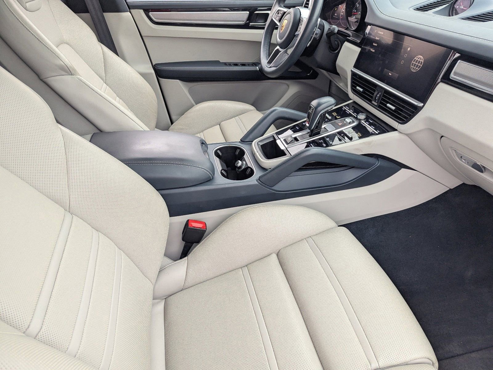 Used 2022 Porsche Cayenne S Platinum image 12