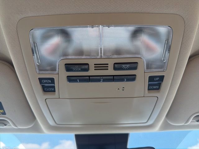 Used 2017 Toyota Highlander XLE image 30