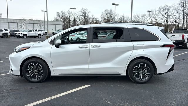 New 2026 Toyota Sienna Platinum image 3