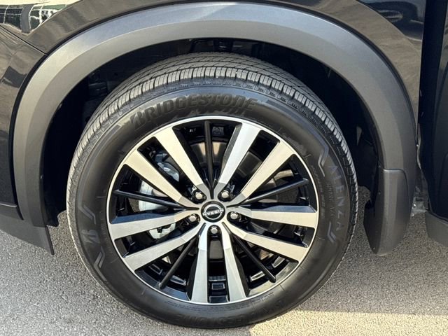 Used 2025 Nissan Pathfinder Platinum w/ Black Appearance Package image 26