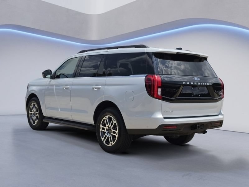 Certified 2025 Ford Expedition Active RWD image 4