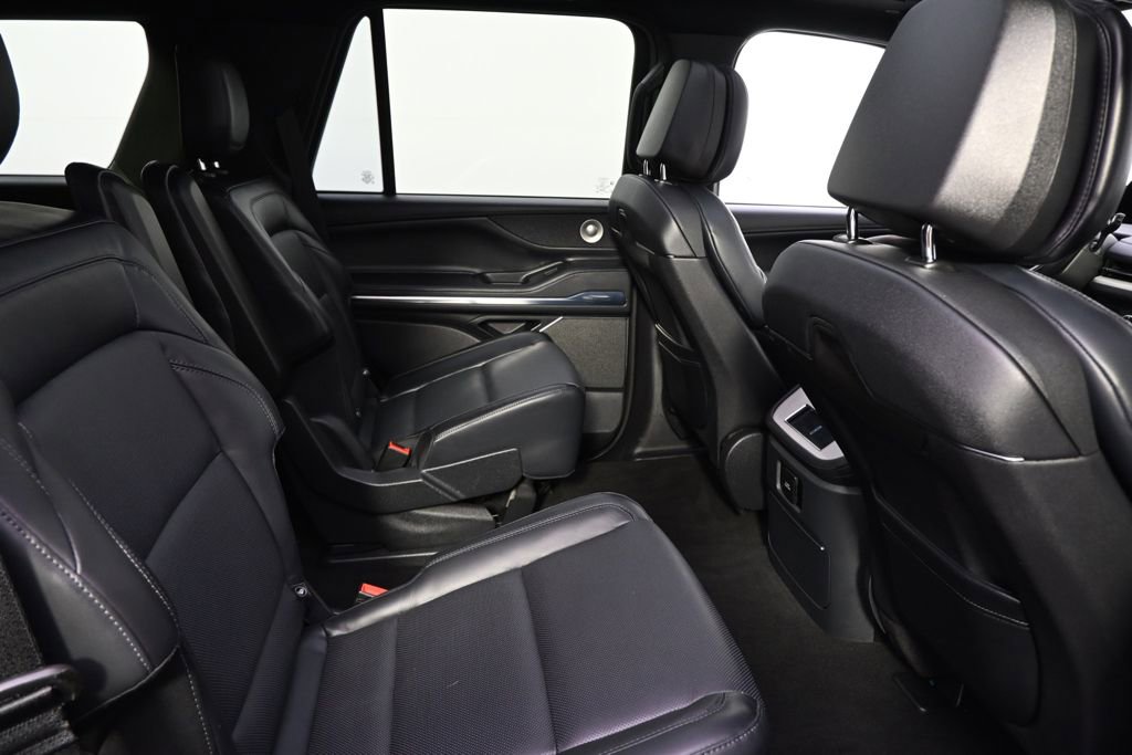 New 2025 Lincoln Navigator Reserve w/ Jet Appearance Package image 18