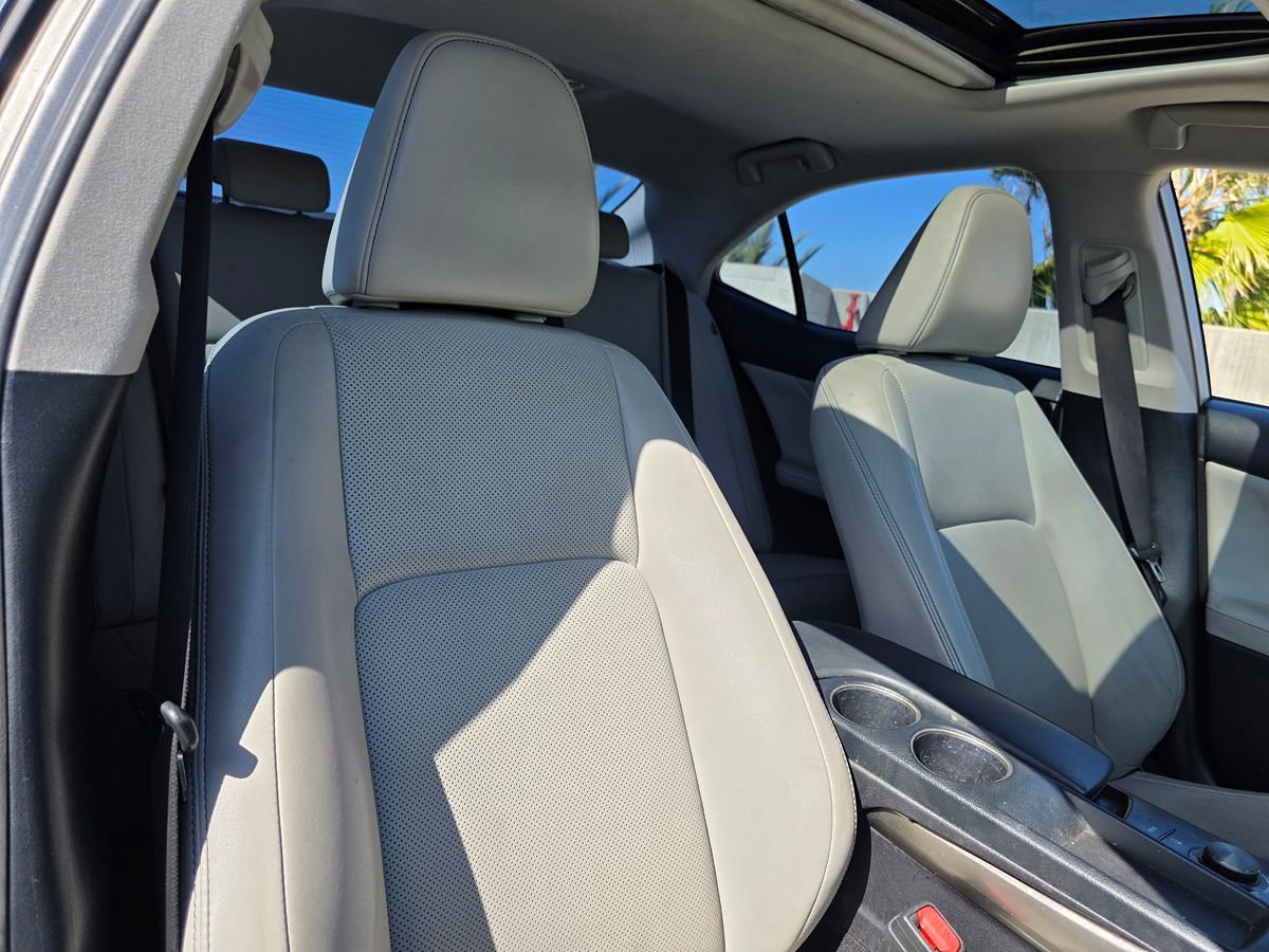 Used 2016 Lexus IS 200t RWD image 9