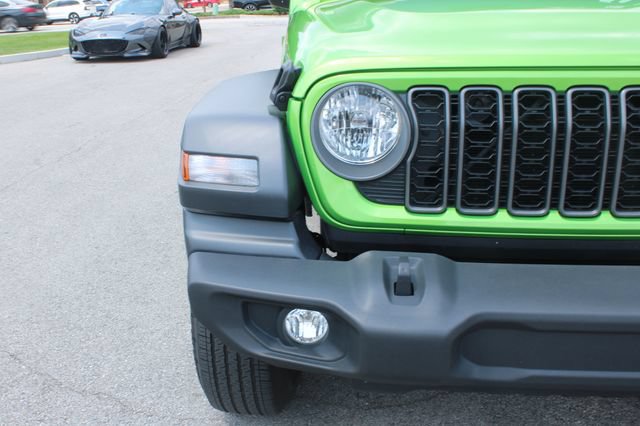 Used 2025 Jeep Wrangler Sport AWD/4WD image 31