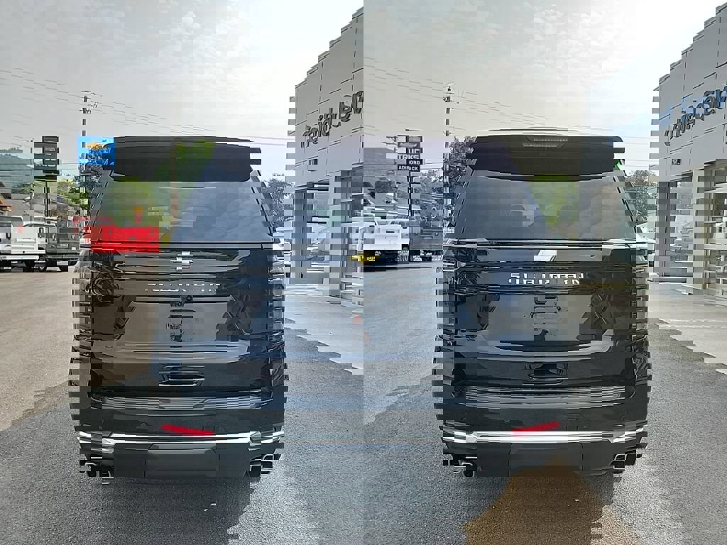 New 2025 Chevrolet Suburban High Country w/ Sun And Tow Package image 6