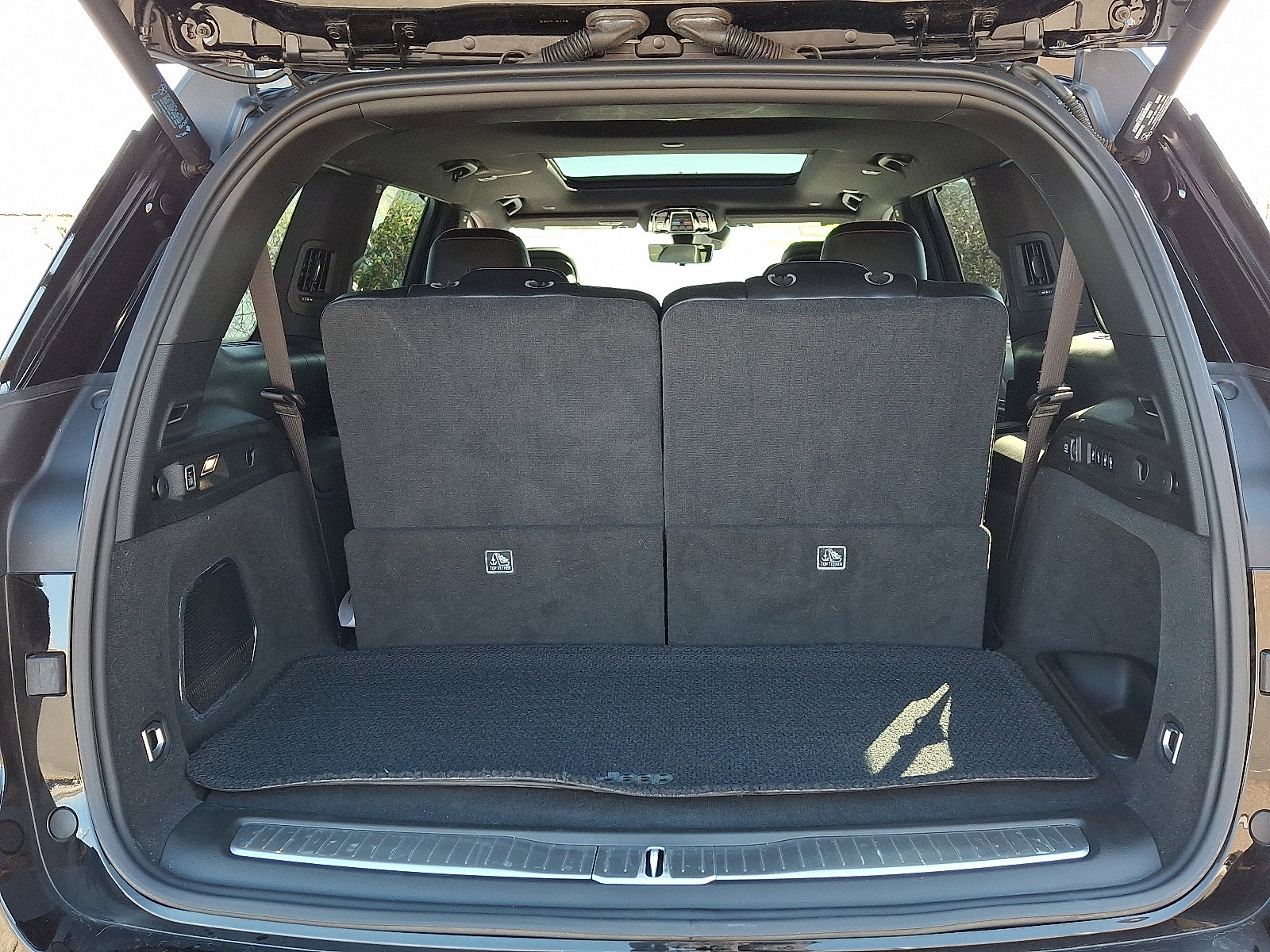 Used 2023 Jeep Grand Cherokee L Summit w/ Advanced Protech Group IV image 28