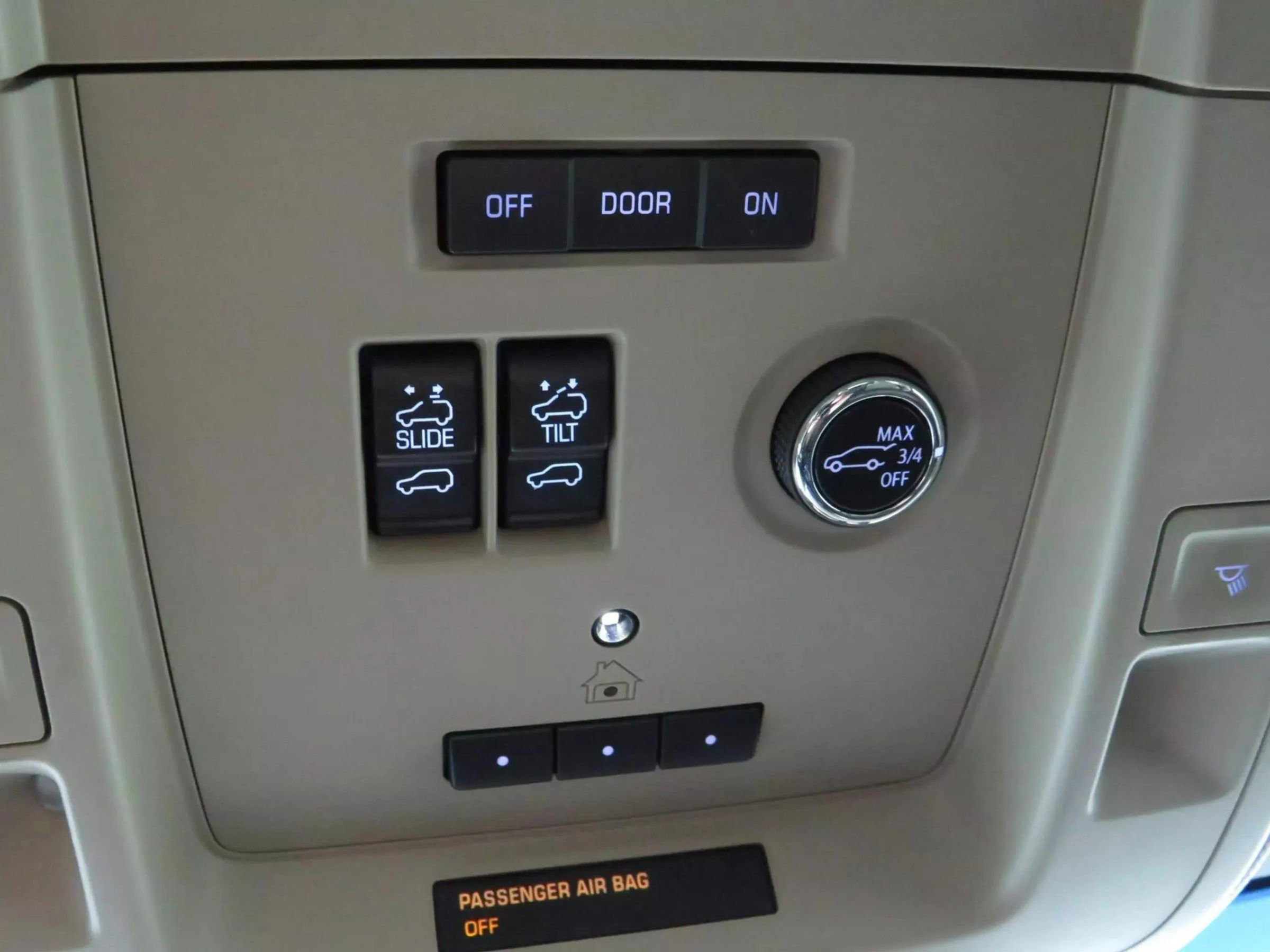 Used 2020 Chevrolet Tahoe Premier AWD/4WD image 29