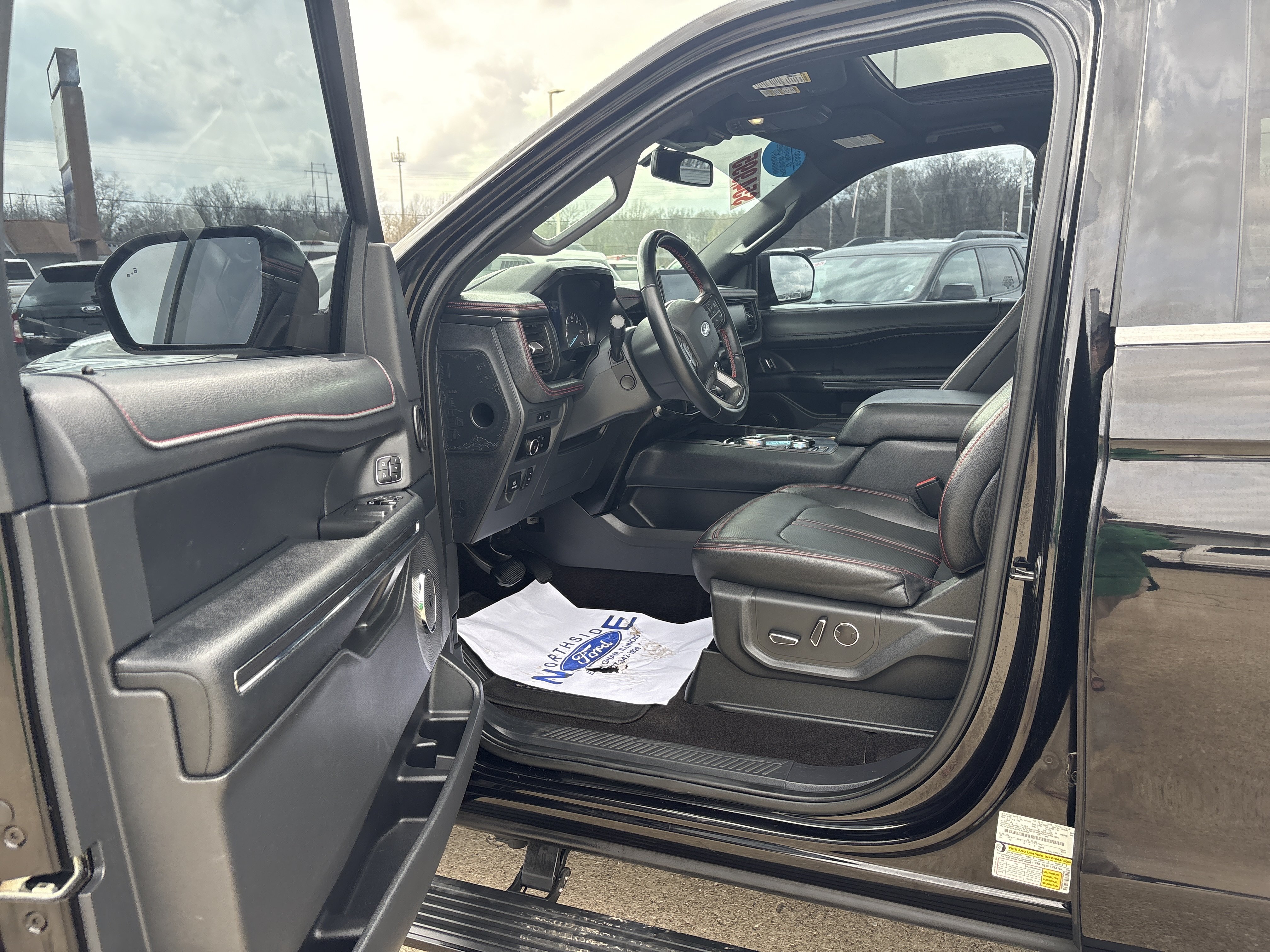 Used 2023 Ford Expedition Limited AWD/4WD image 15