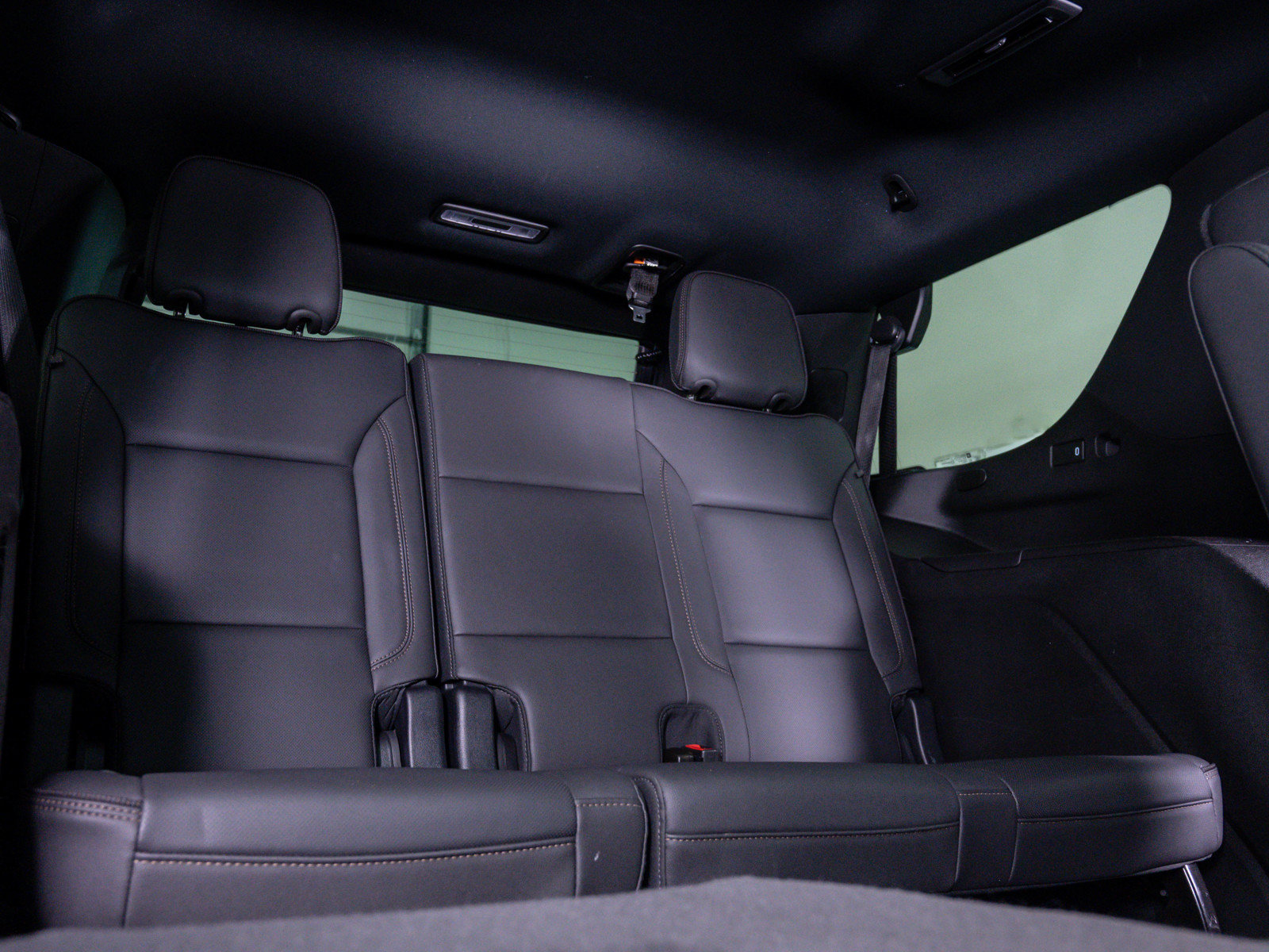 Used 2025 Chevrolet Tahoe High Country AWD/4WD image 12