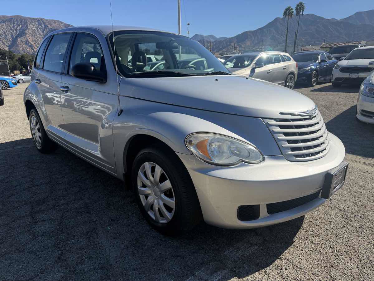 Used 2009 Chrysler PT Cruiser FWD image 2