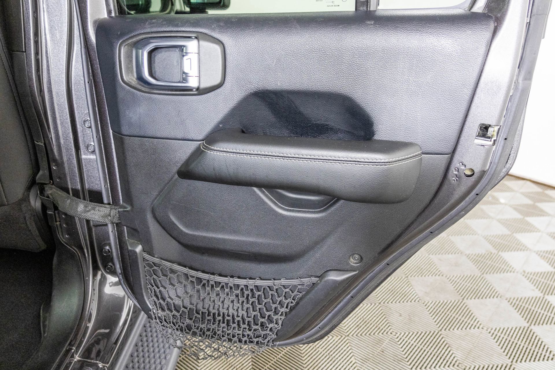 Used 2018 Jeep Wrangler Unlimited Sahara image 35