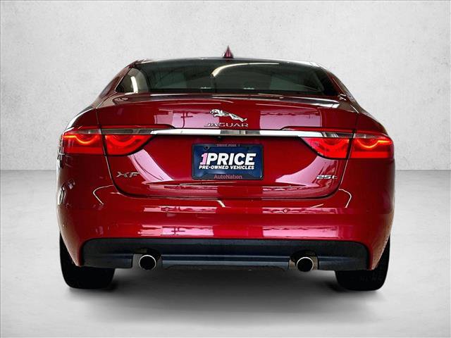 Used 2018 Jaguar XF Premium RWD image 4