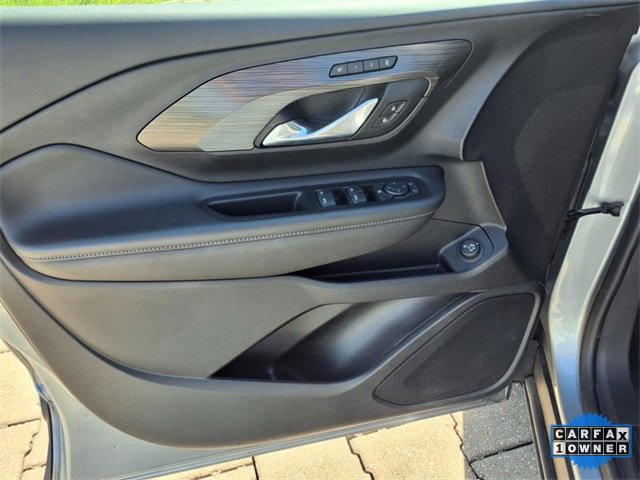 Used 2024 GMC Terrain SLT image 17