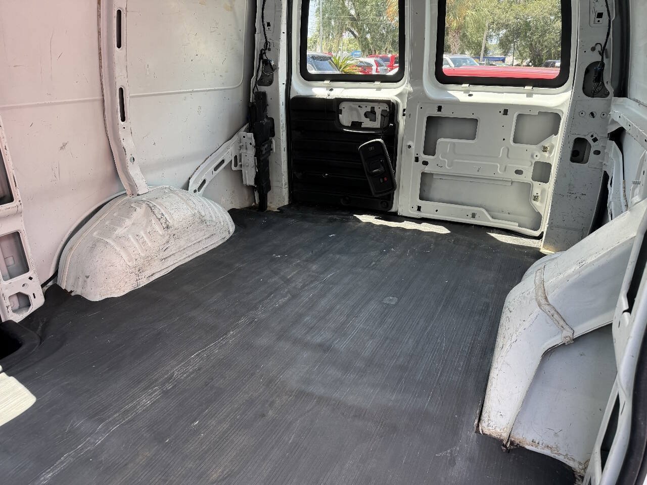 Used 2005 GMC Savana 1500 RWD image 15