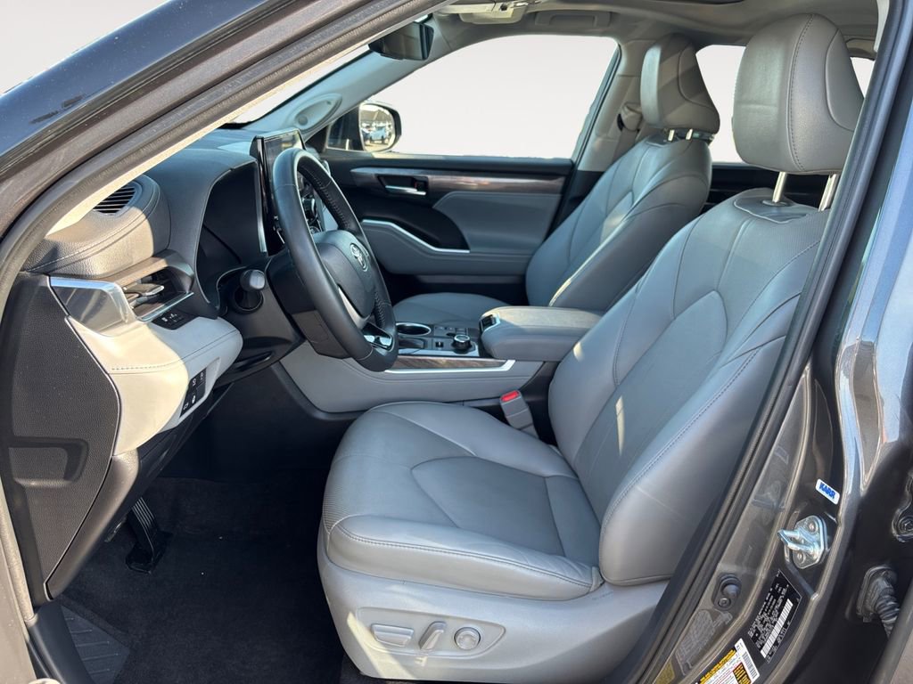 Used 2023 Toyota Highlander Limited AWD/4WD image 7